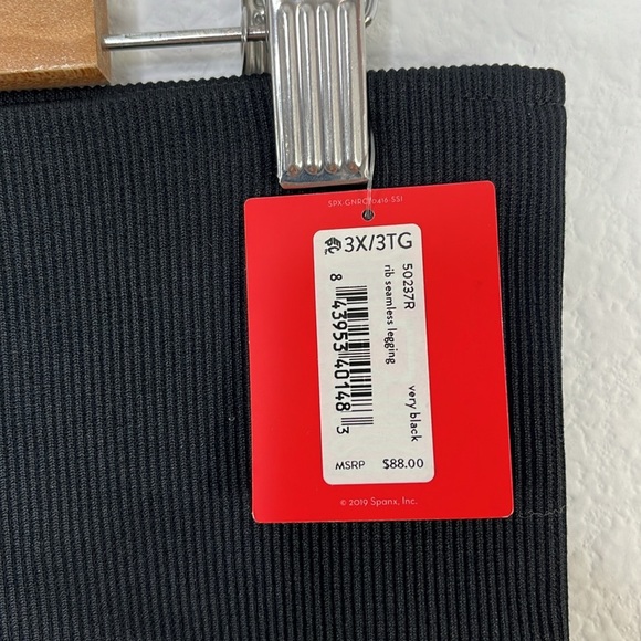 Spanx NWT Seamless Sculpt Chevron Ribbed Leggings Black size 3X #50237R - Picture 3 of 9